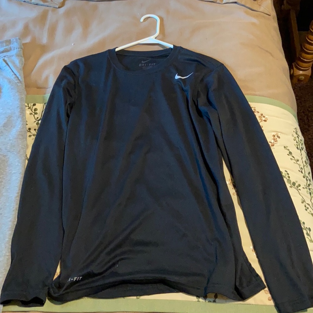 Black dri-fit long sleeve Nike shirt